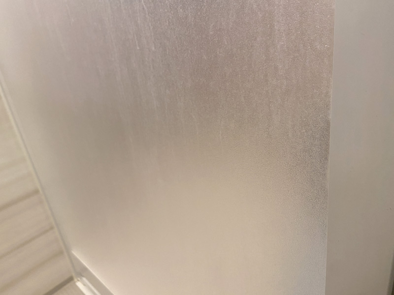 【白い汚れスッキリ！】お風呂のドアの掃除方法をご紹介
